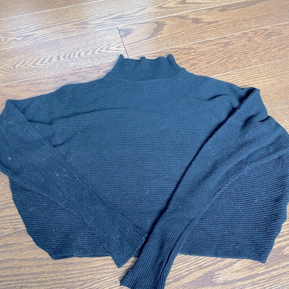 Cropped black turtle neck - Picture 1 of 2
